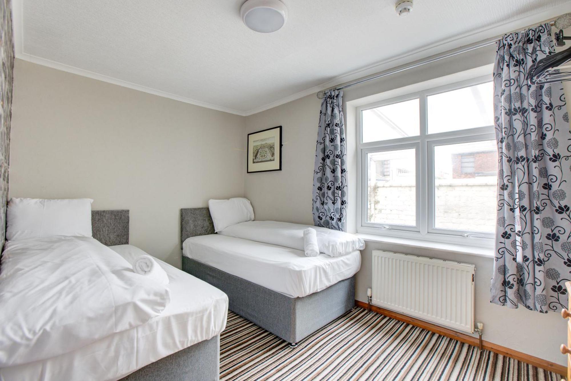 The Sandringham Court Hotel & Apartment Welcoming Large And Small Groups For 15 Years ブラックプール エクステリア 写真