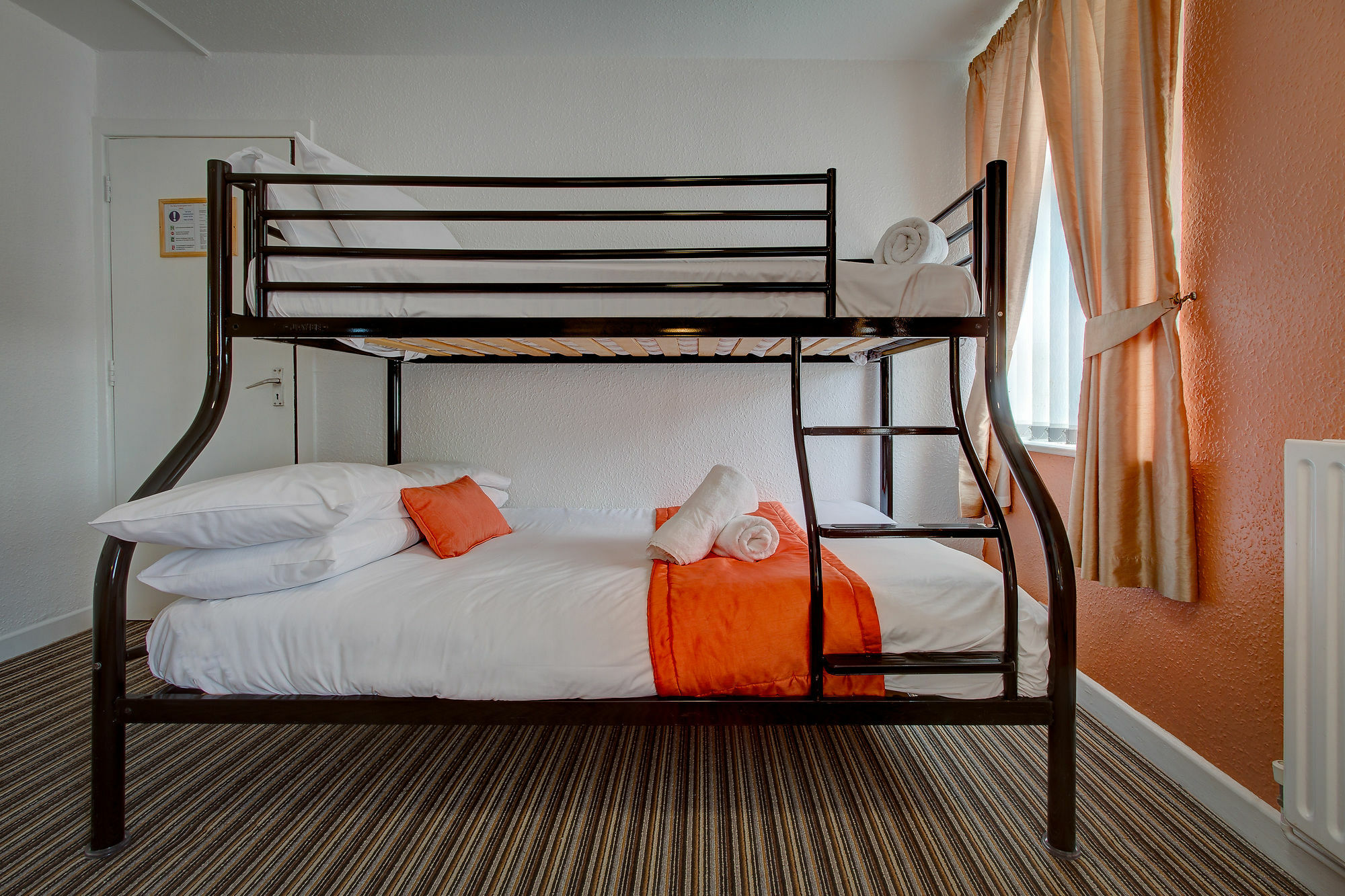 The Sandringham Court Hotel & Apartment Welcoming Large And Small Groups For 15 Years ブラックプール エクステリア 写真